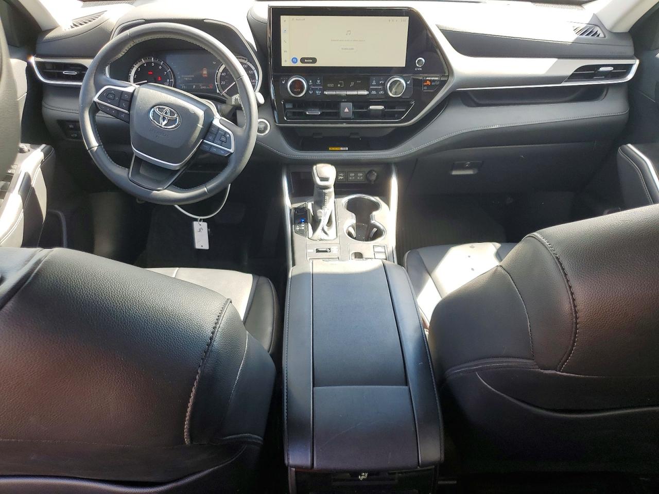 2024 TOYOTA HIGHLANDER XLE photo 22