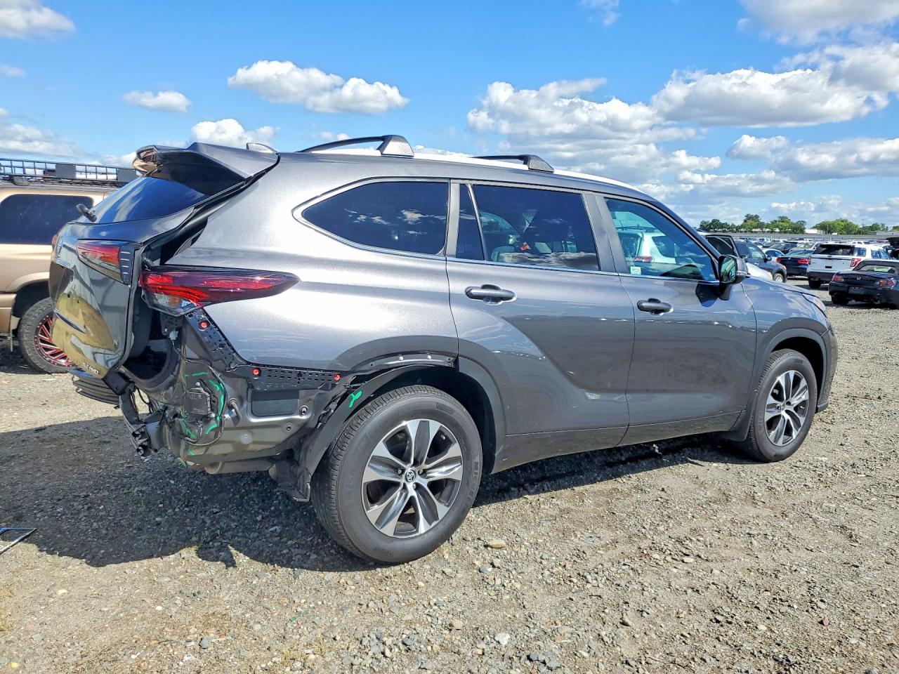 2024 TOYOTA HIGHLANDER XLE photo 7