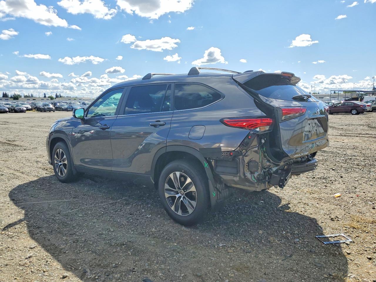 2024 TOYOTA HIGHLANDER XLE photo 4