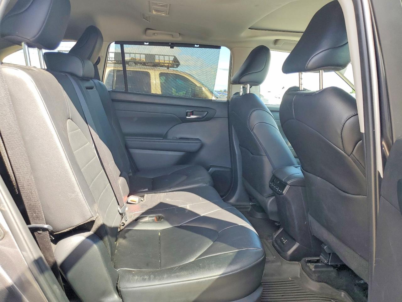 2024 TOYOTA HIGHLANDER XLE photo 31