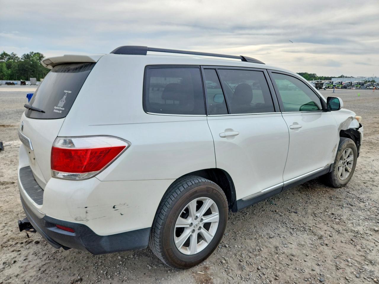2013 TOYOTA HIGHLANDER BASE photo 5