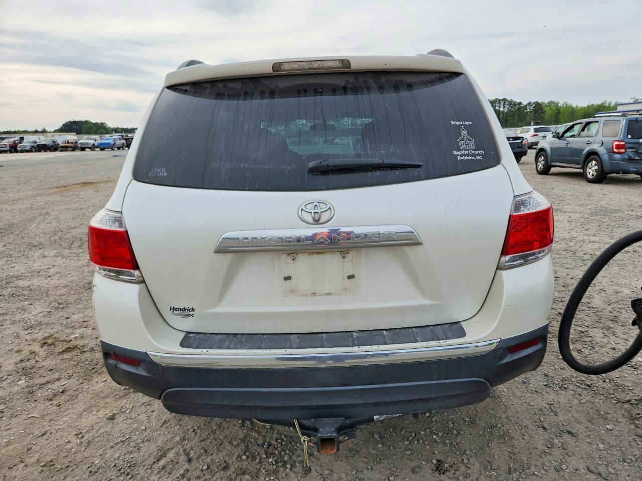 2013 TOYOTA HIGHLANDER BASE photo 11