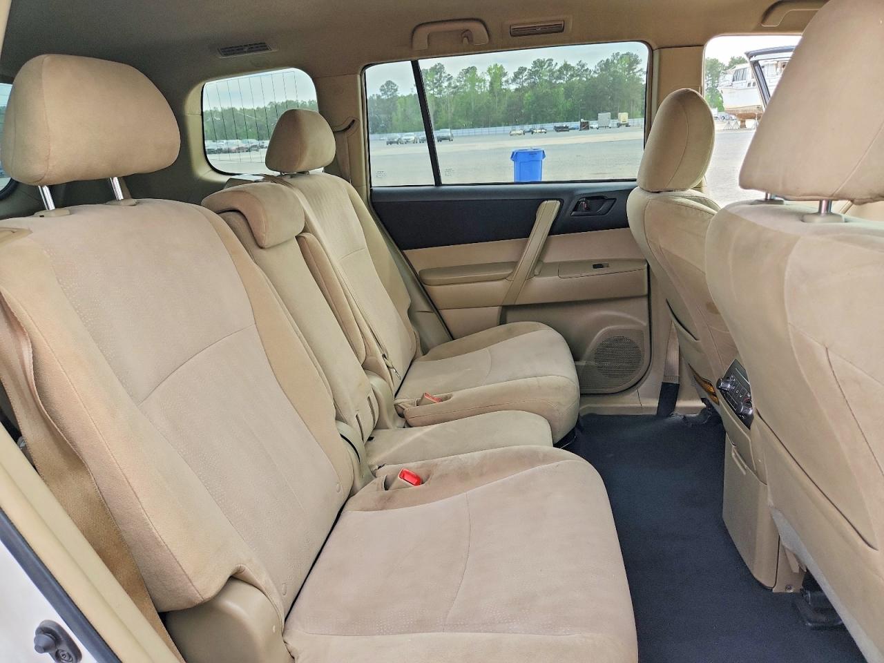 2013 TOYOTA HIGHLANDER BASE photo 21