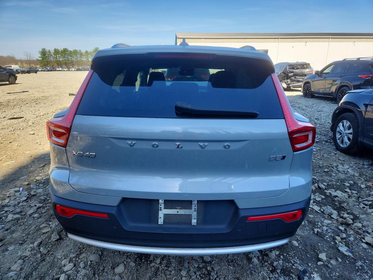 2024 VOLVO XC40 CORE photo 11