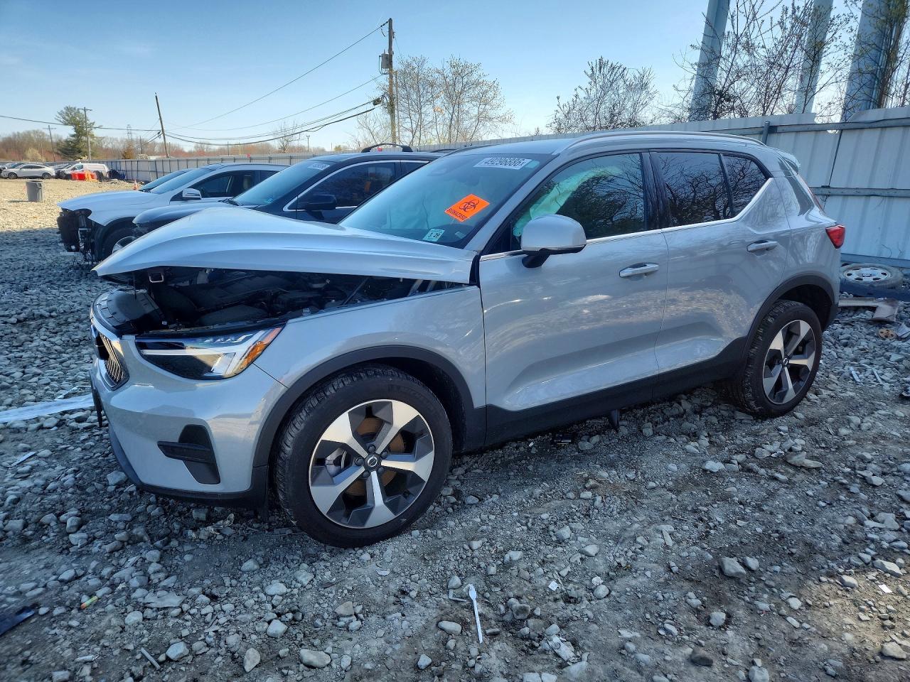 2024 VOLVO XC40