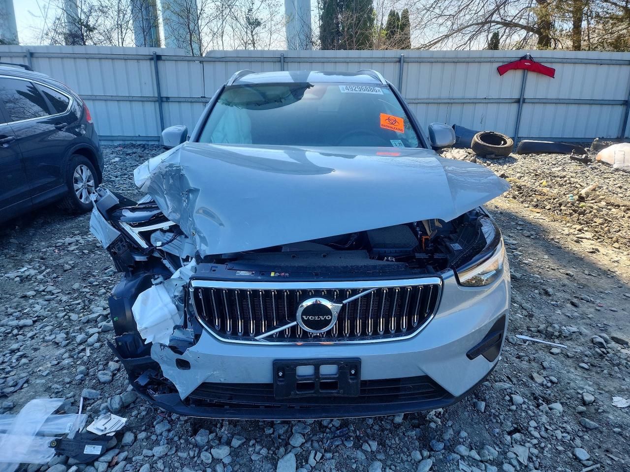 2024 VOLVO XC40 CORE photo 9