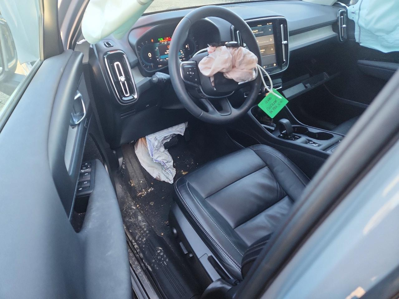 2024 VOLVO XC40 CORE photo 15