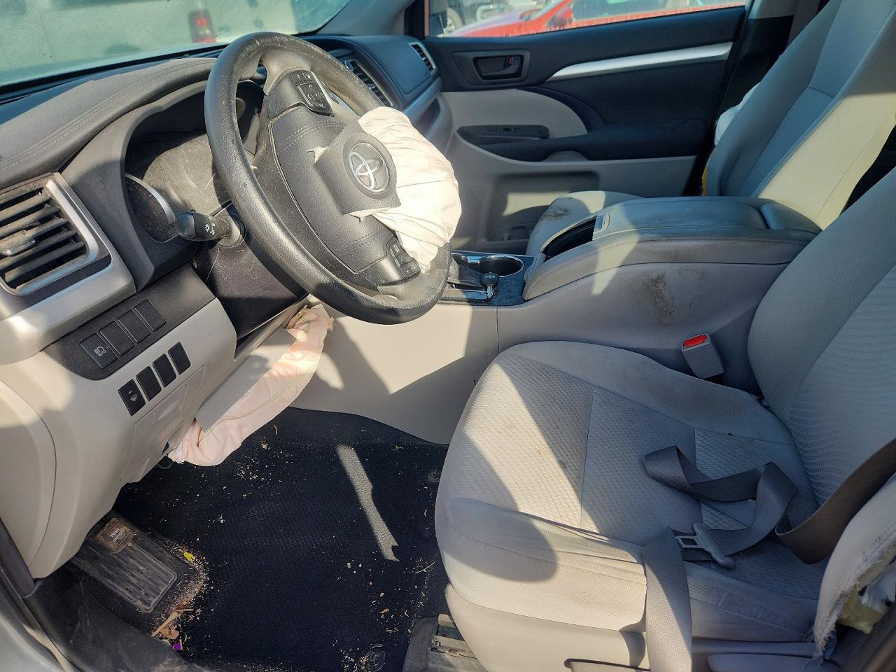 2019 TOYOTA HIGHLANDER LE photo 19
