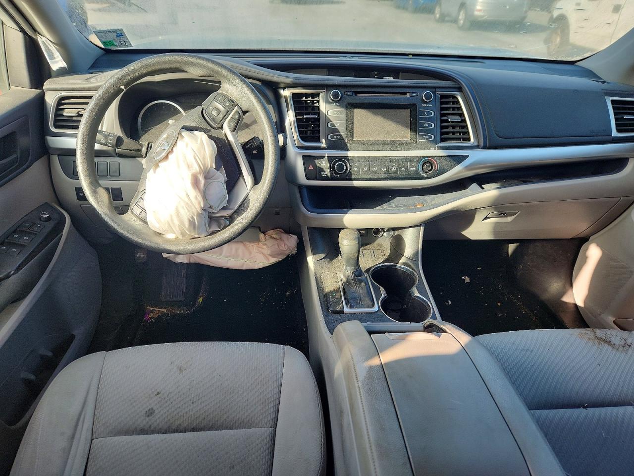 2019 TOYOTA HIGHLANDER LE photo 22