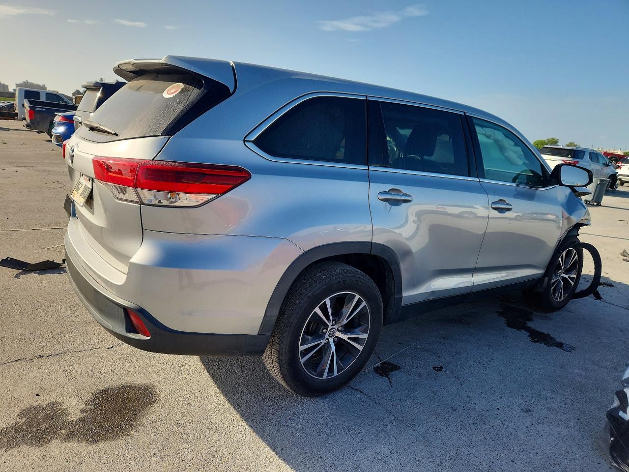 2019 TOYOTA HIGHLANDER LE photo 7