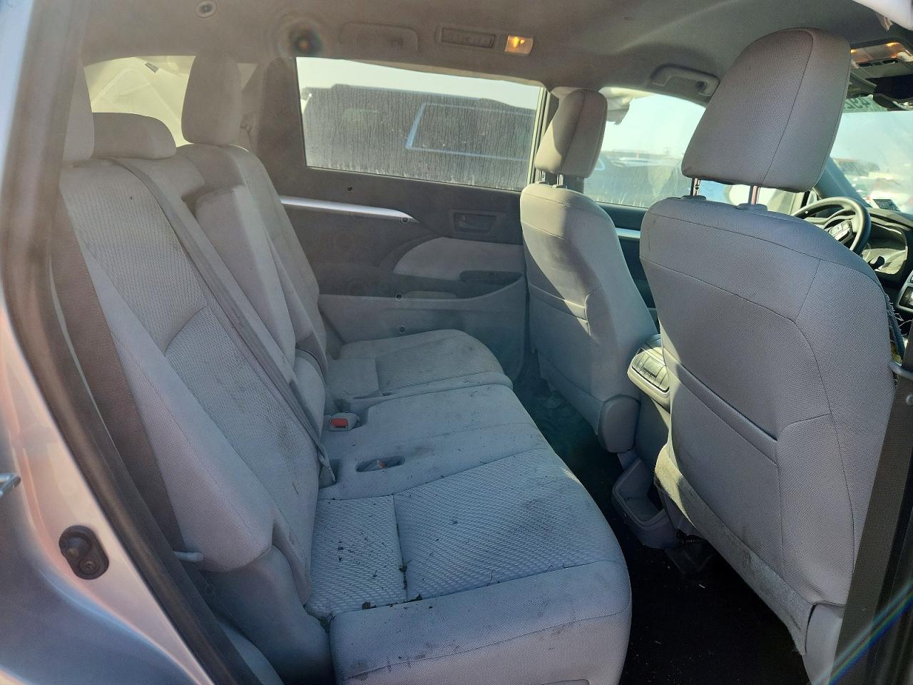 2019 TOYOTA HIGHLANDER LE photo 31