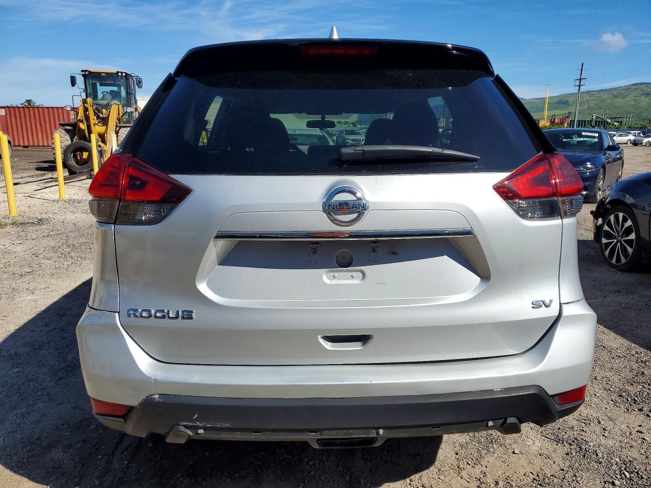 2018 NISSAN ROGUE SV photo 11