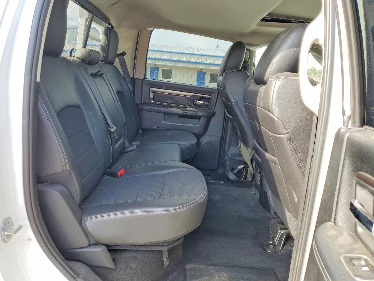 2016 RAM 1500 photo 19