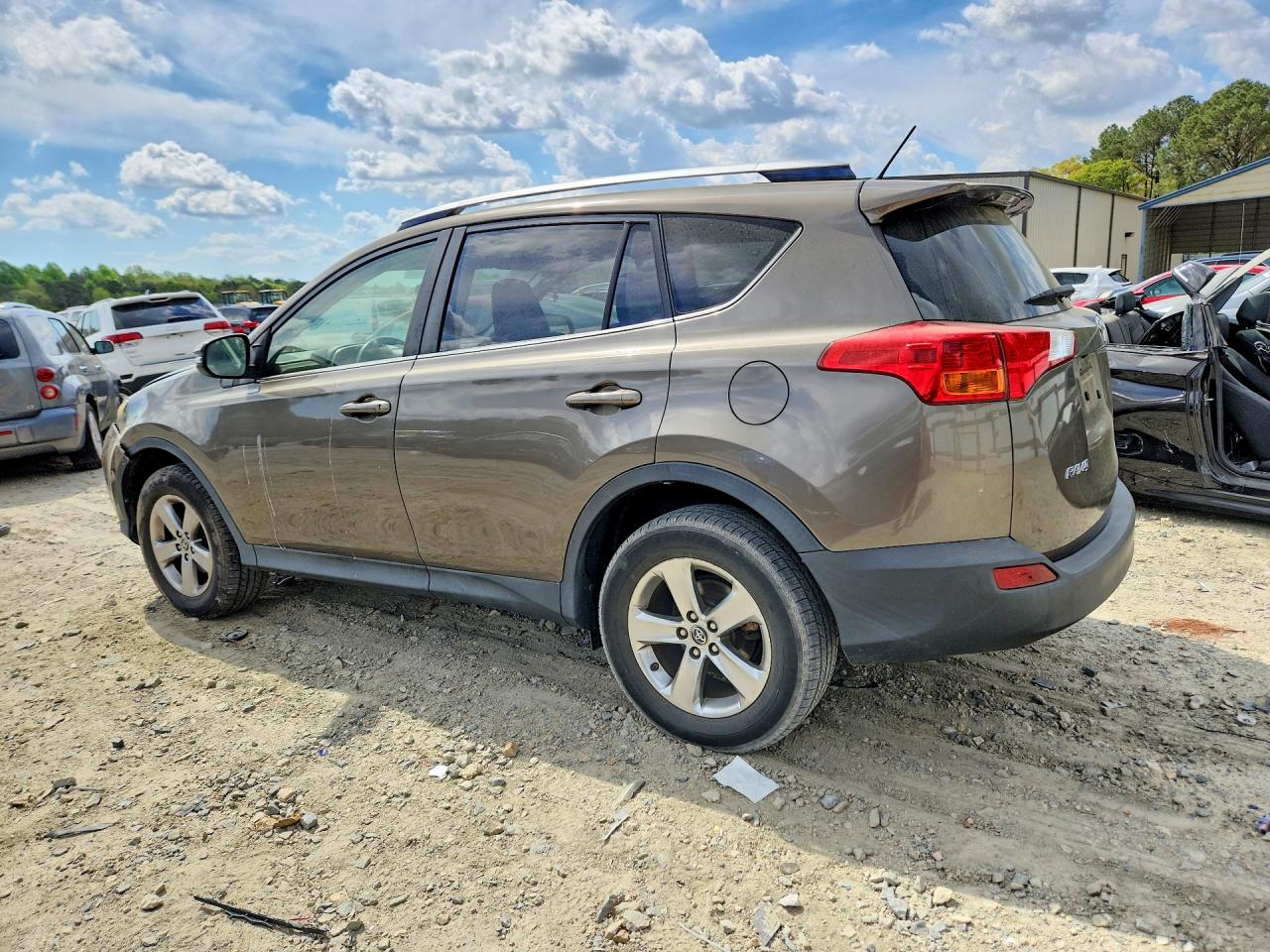 2015 TOYOTA RAV4 XLE photo 2
