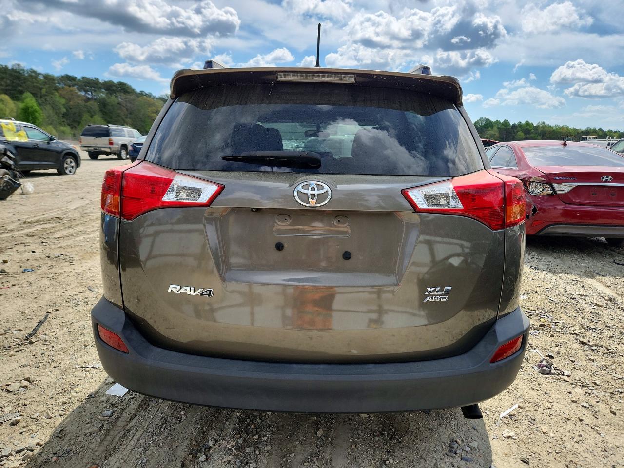 2015 TOYOTA RAV4 XLE photo 6
