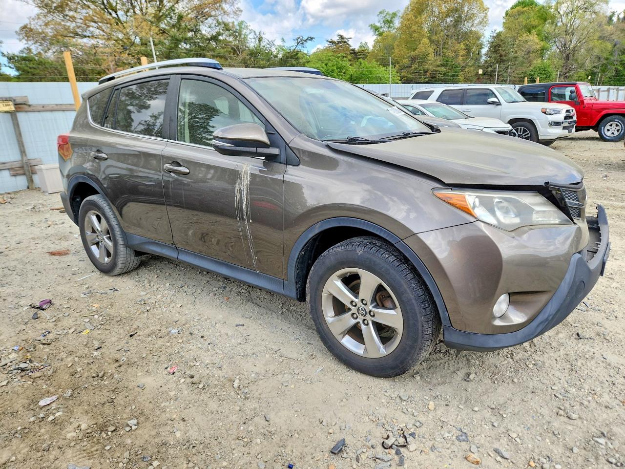 2015 TOYOTA RAV4 XLE photo 4