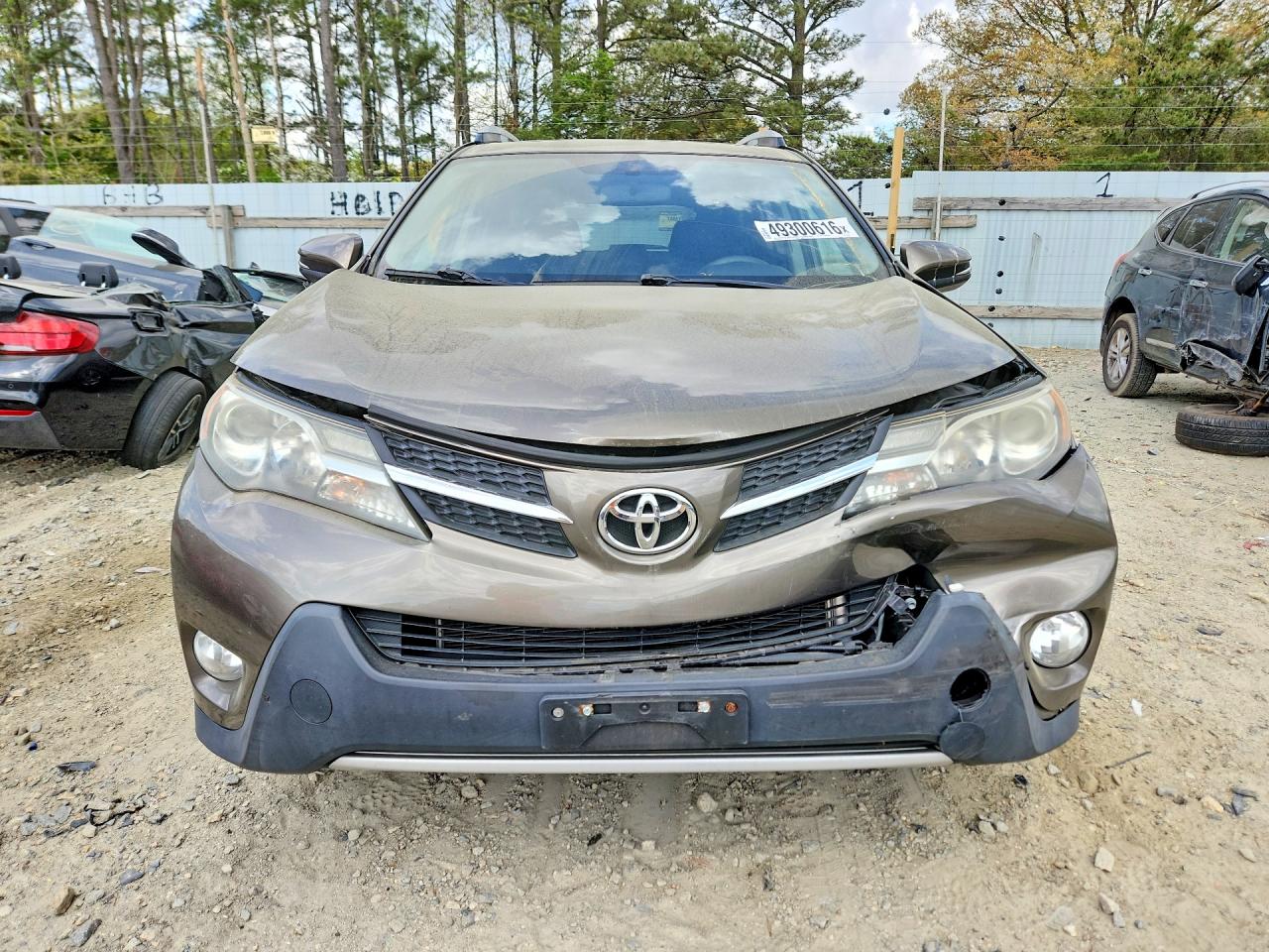 2015 TOYOTA RAV4 XLE photo 5