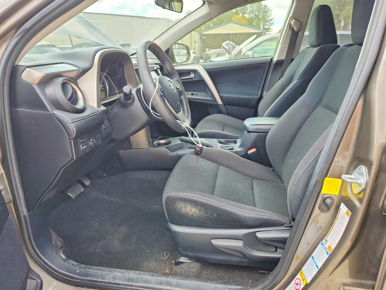 2015 TOYOTA RAV4 XLE photo 7