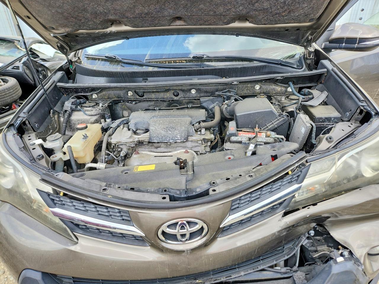 2015 TOYOTA RAV4 XLE photo 12