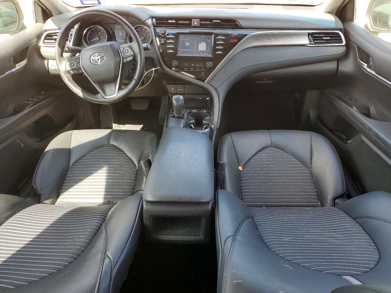 2018 TOYOTA CAMRY SE photo 8