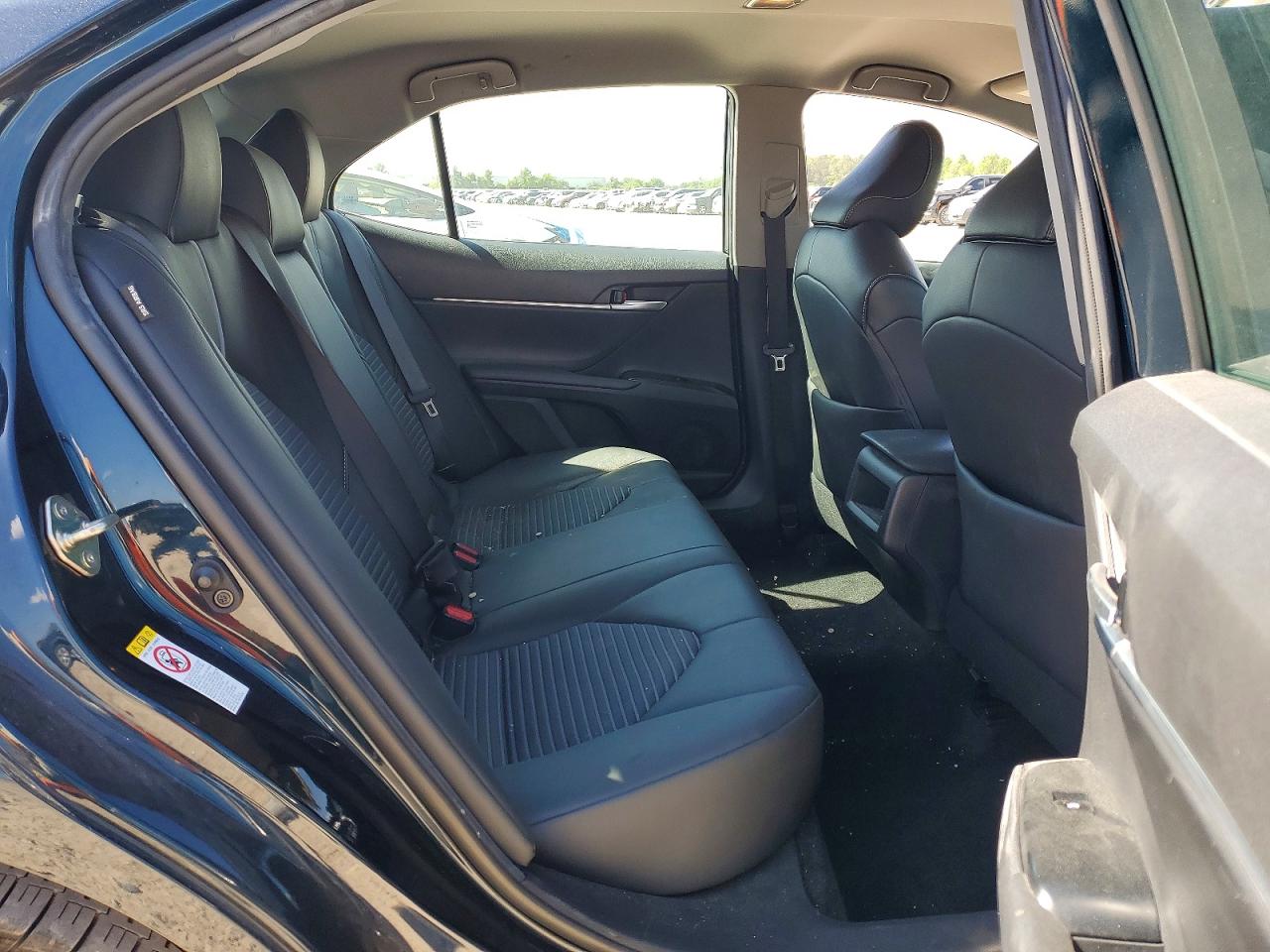 2018 TOYOTA CAMRY SE photo 11