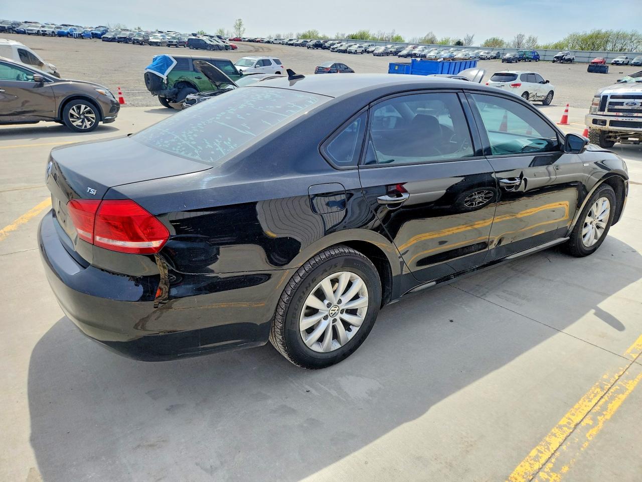 2014 VOLKSWAGEN PASSAT S photo 3