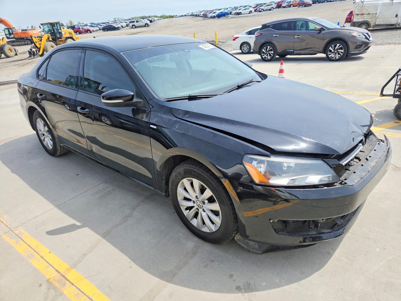 2014 VOLKSWAGEN PASSAT S photo 4