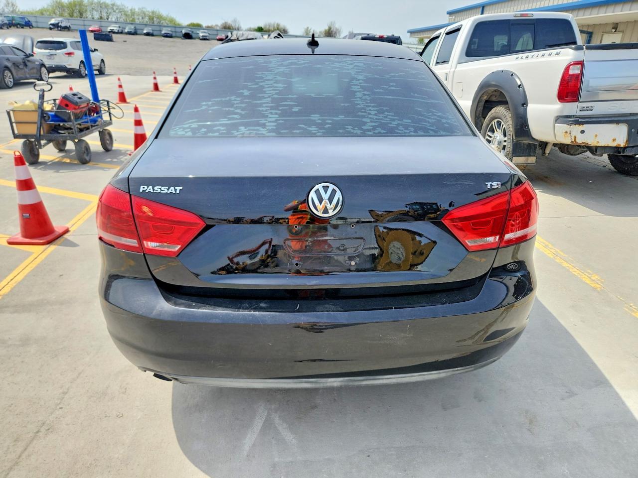 2014 VOLKSWAGEN PASSAT S photo 6