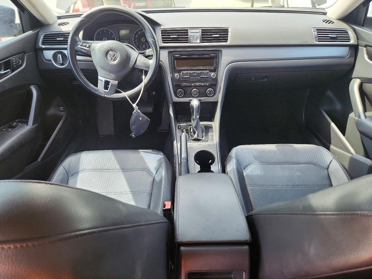 2014 VOLKSWAGEN PASSAT S photo 8