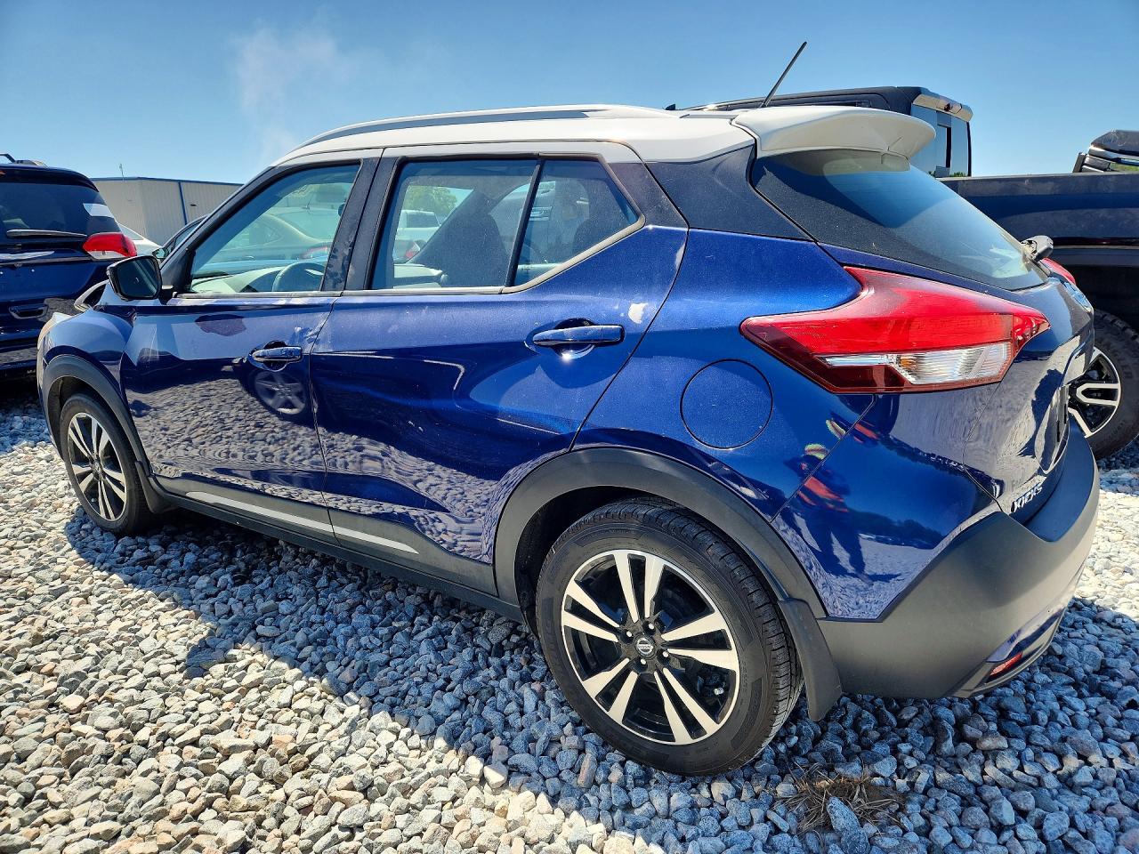 2019 NISSAN KICKS SR photo 3