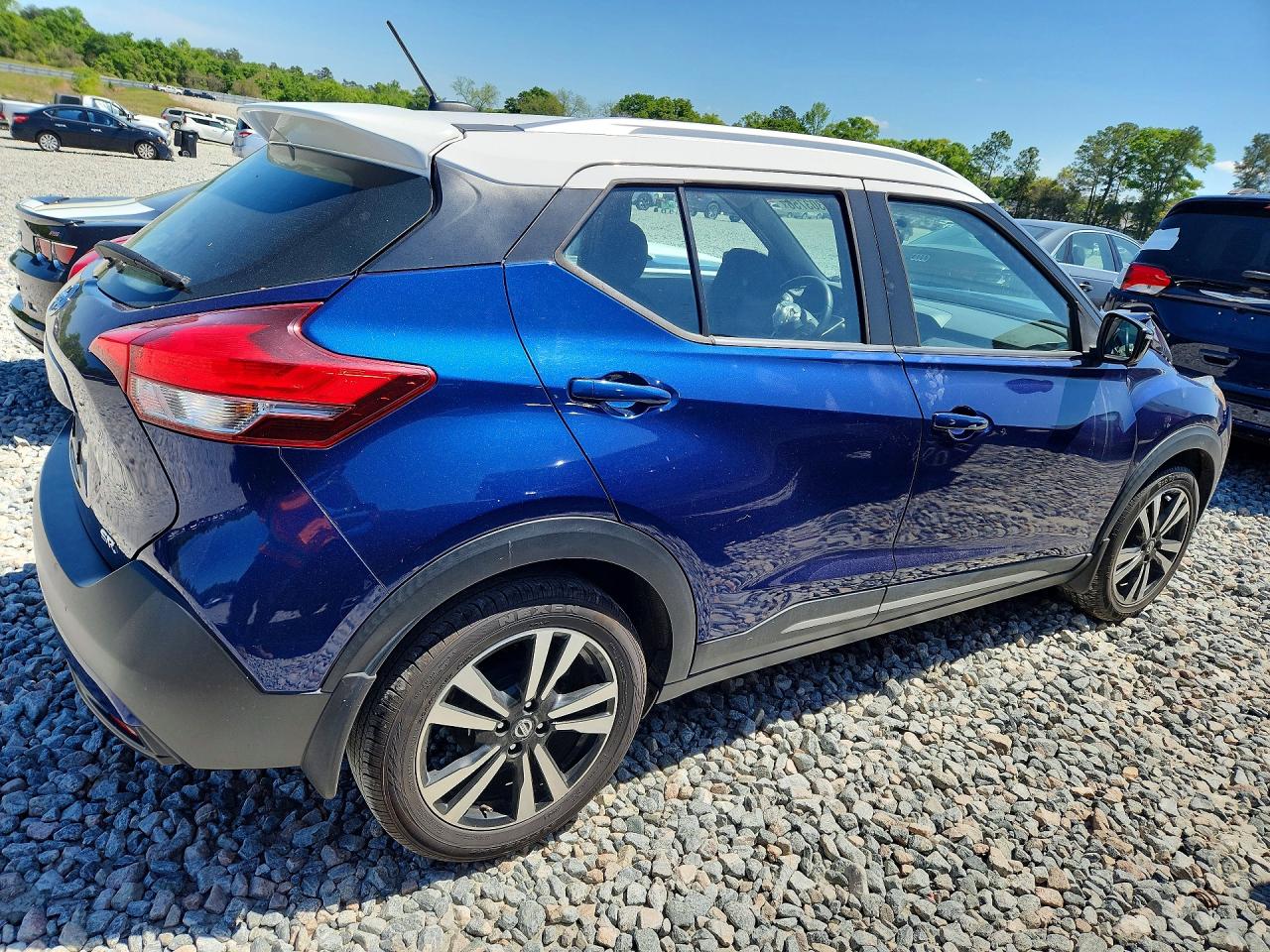 2019 NISSAN KICKS SR photo 5