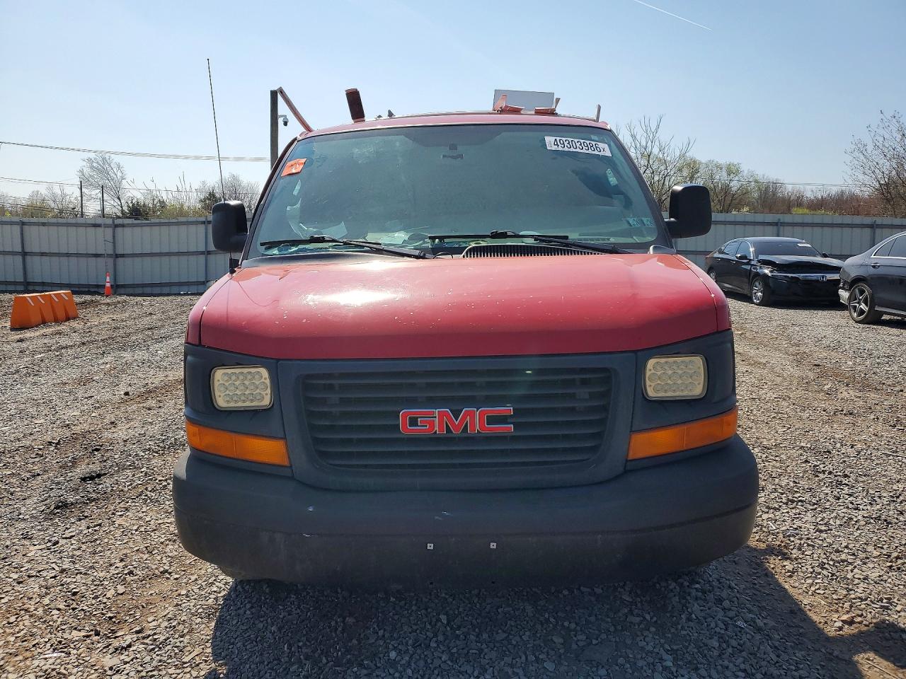 2016 GMC SAVANA G2500 photo 9