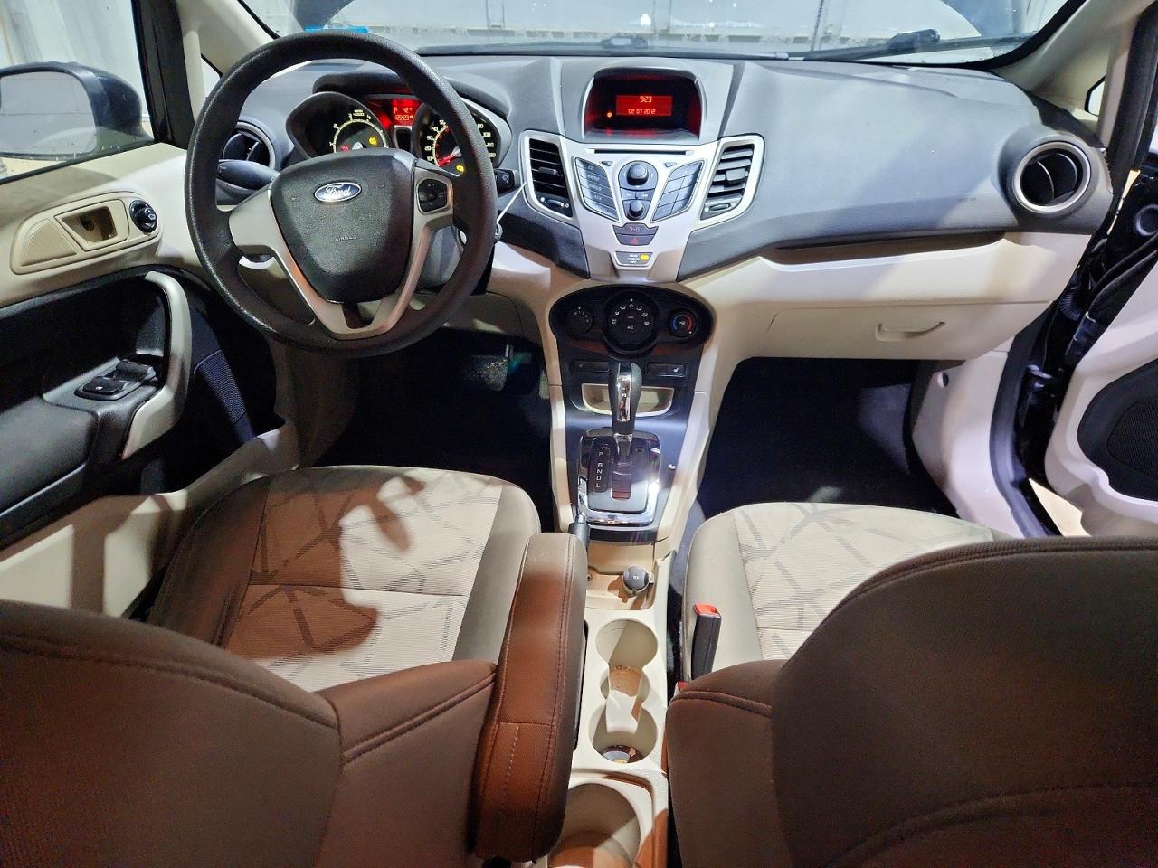 2012 FORD FIESTA SE photo 8