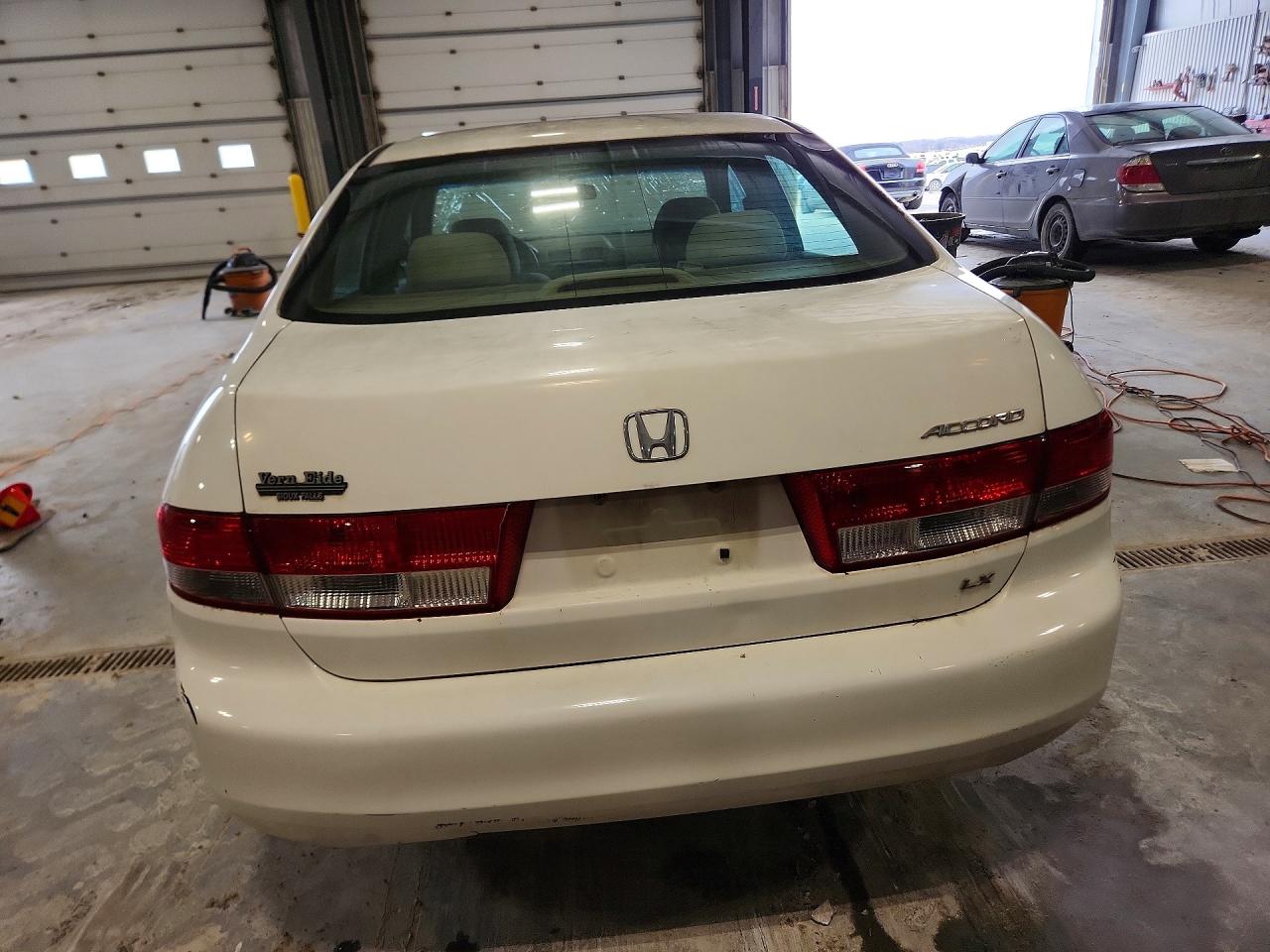 2004 HONDA ACCORD LX photo 11