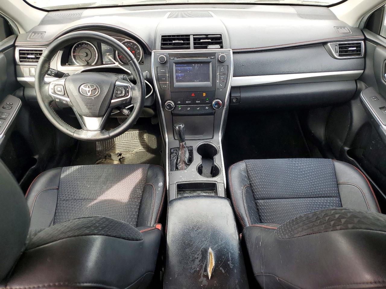 2015 TOYOTA CAMRY SE photo 22