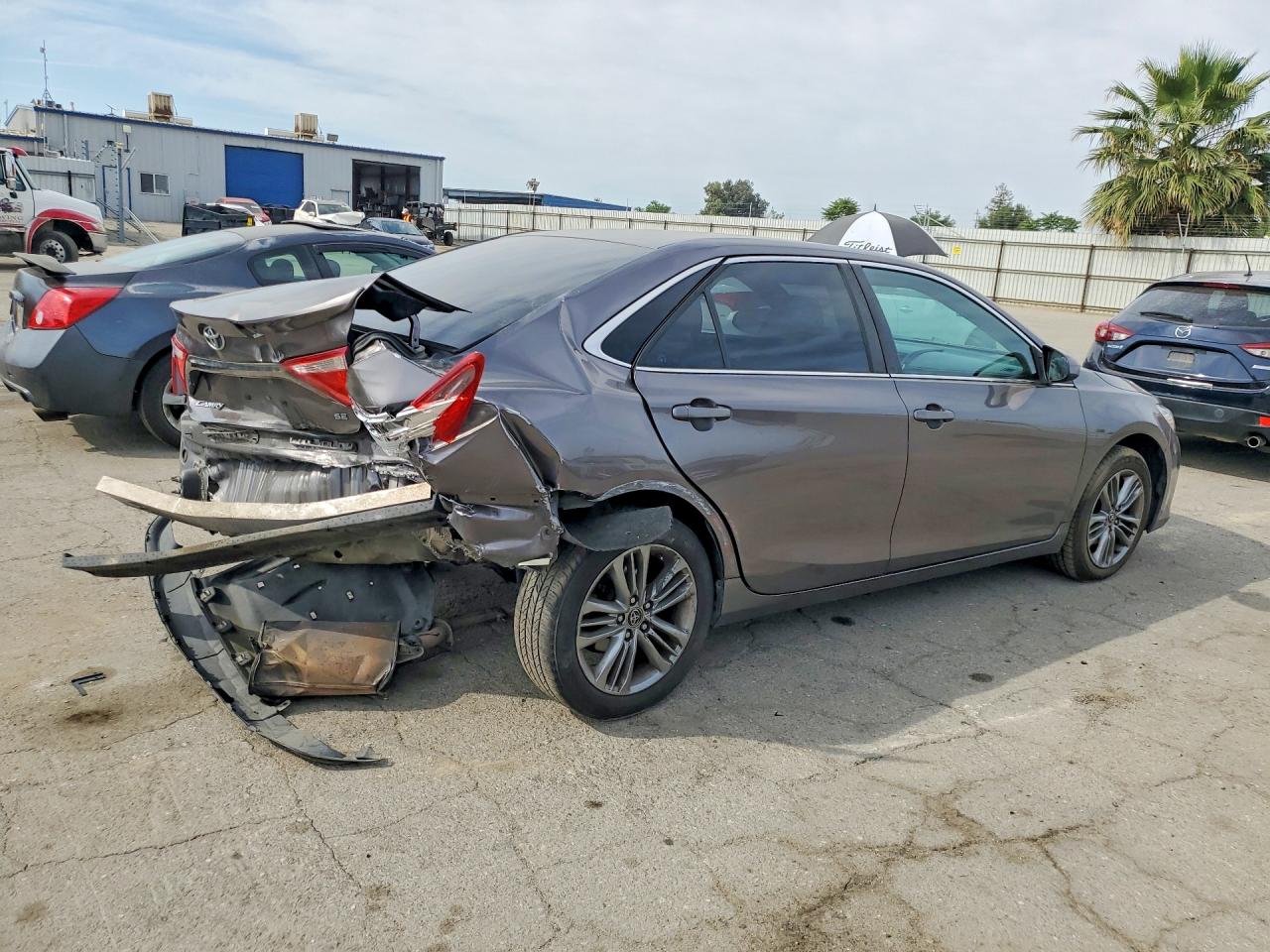 2015 TOYOTA CAMRY SE photo 7
