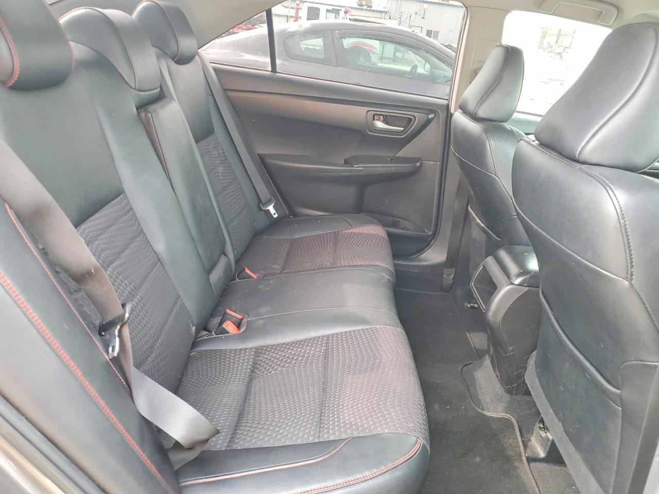 2015 TOYOTA CAMRY SE photo 28
