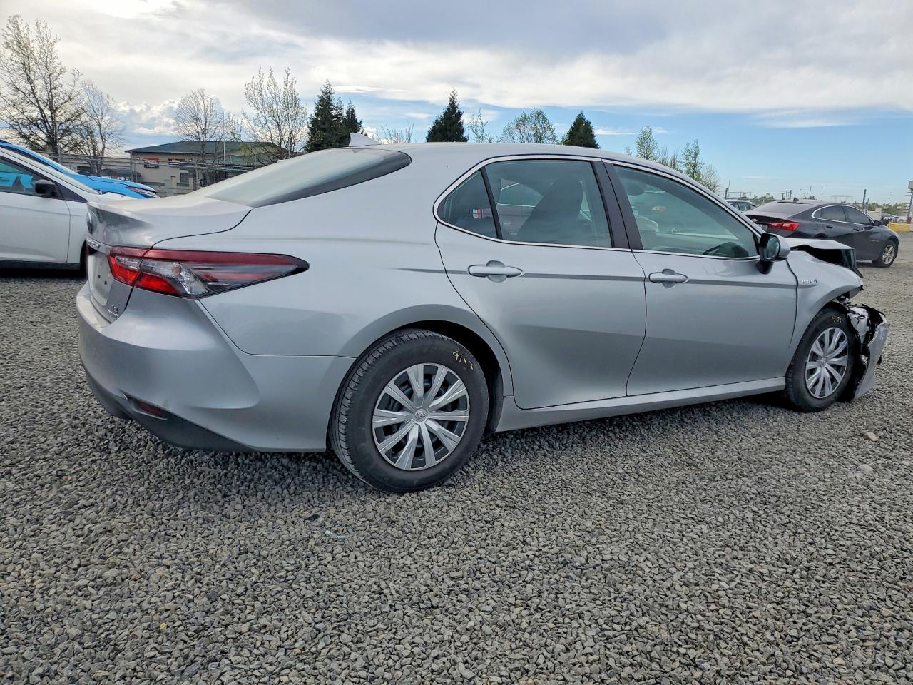2021 TOYOTA CAMRY LE photo 3