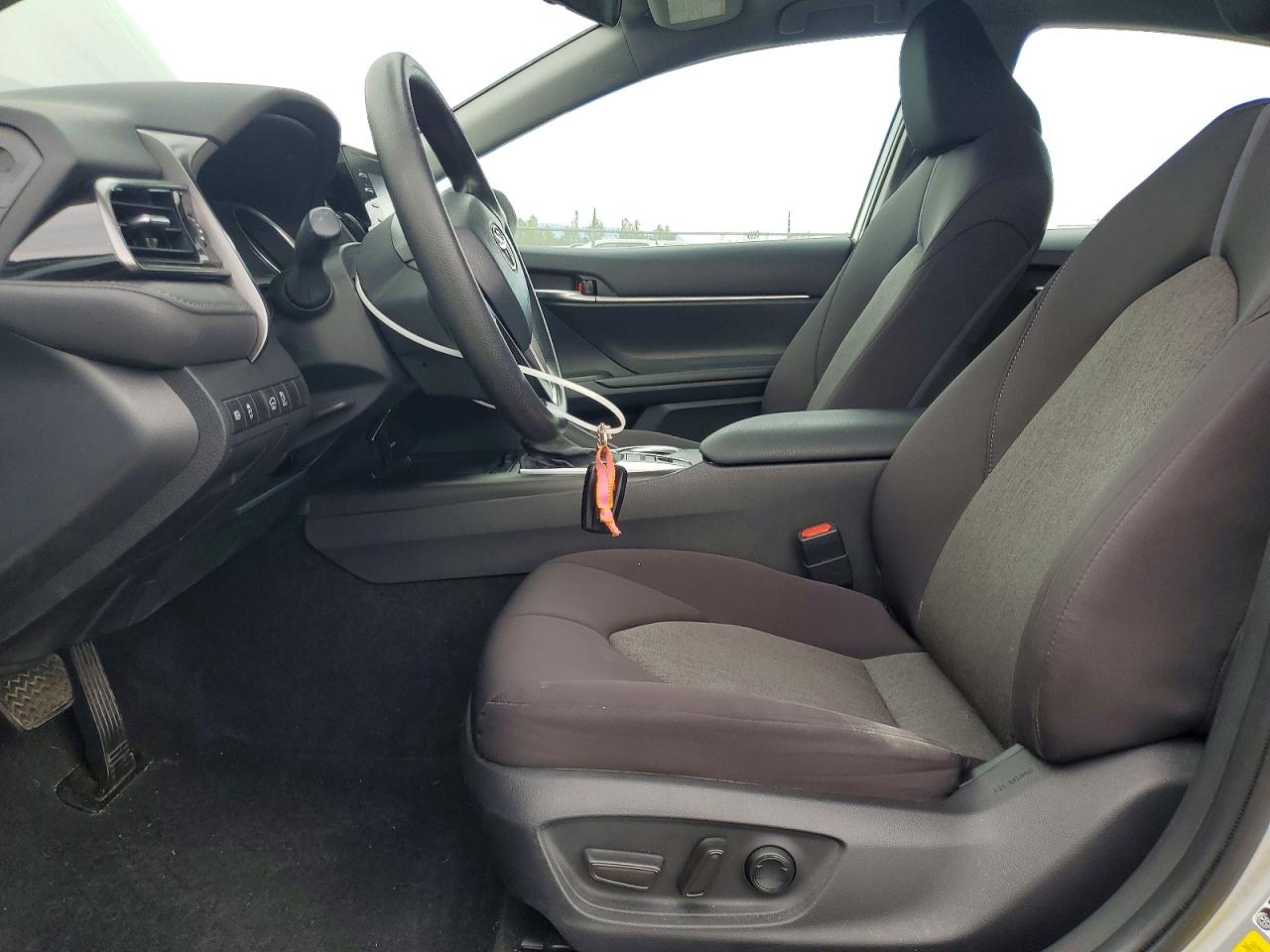 2021 TOYOTA CAMRY LE photo 7