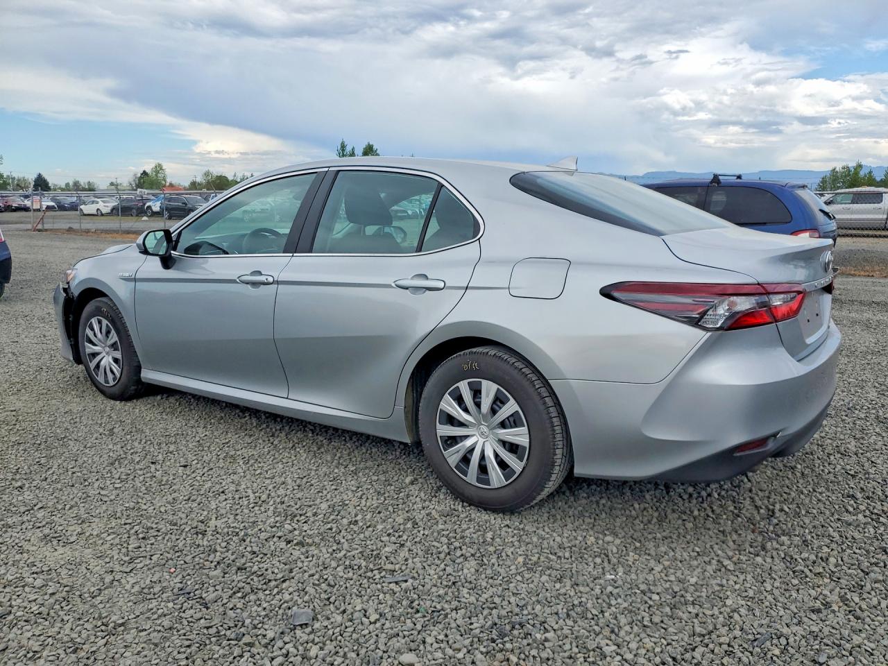 2021 TOYOTA CAMRY LE photo 2