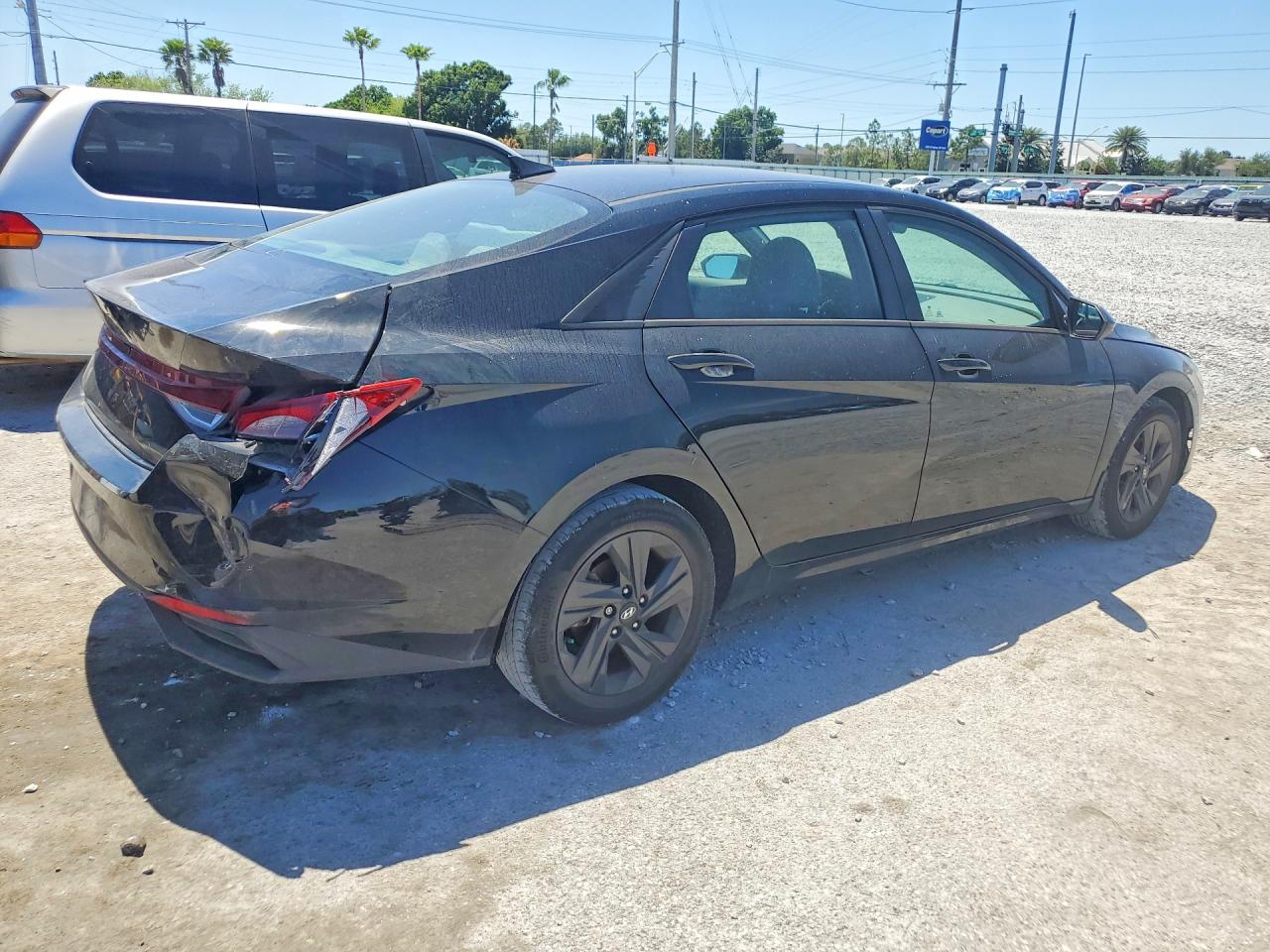 2023 HYUNDAI ELANTRA SEL photo 3