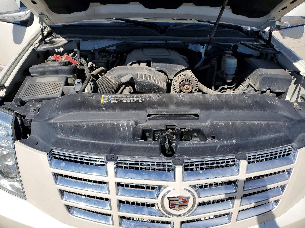 2011 CADILLAC ESCALADE ESV LUXURY photo 12