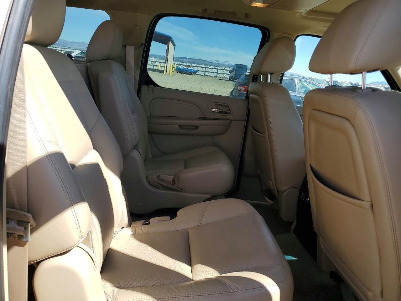 2011 CADILLAC ESCALADE ESV LUXURY photo 11