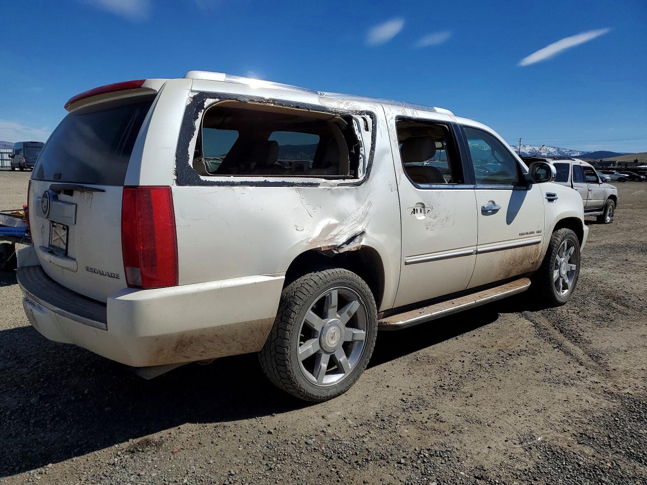 2011 CADILLAC ESCALADE ESV LUXURY photo 3