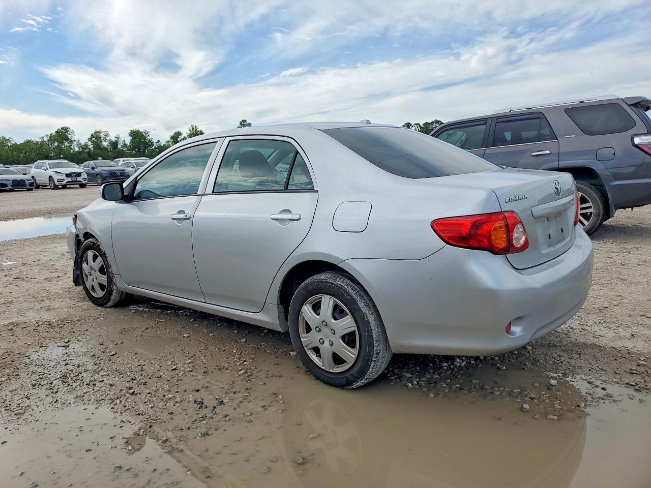 2010 TOYOTA COROLLA LE photo 4