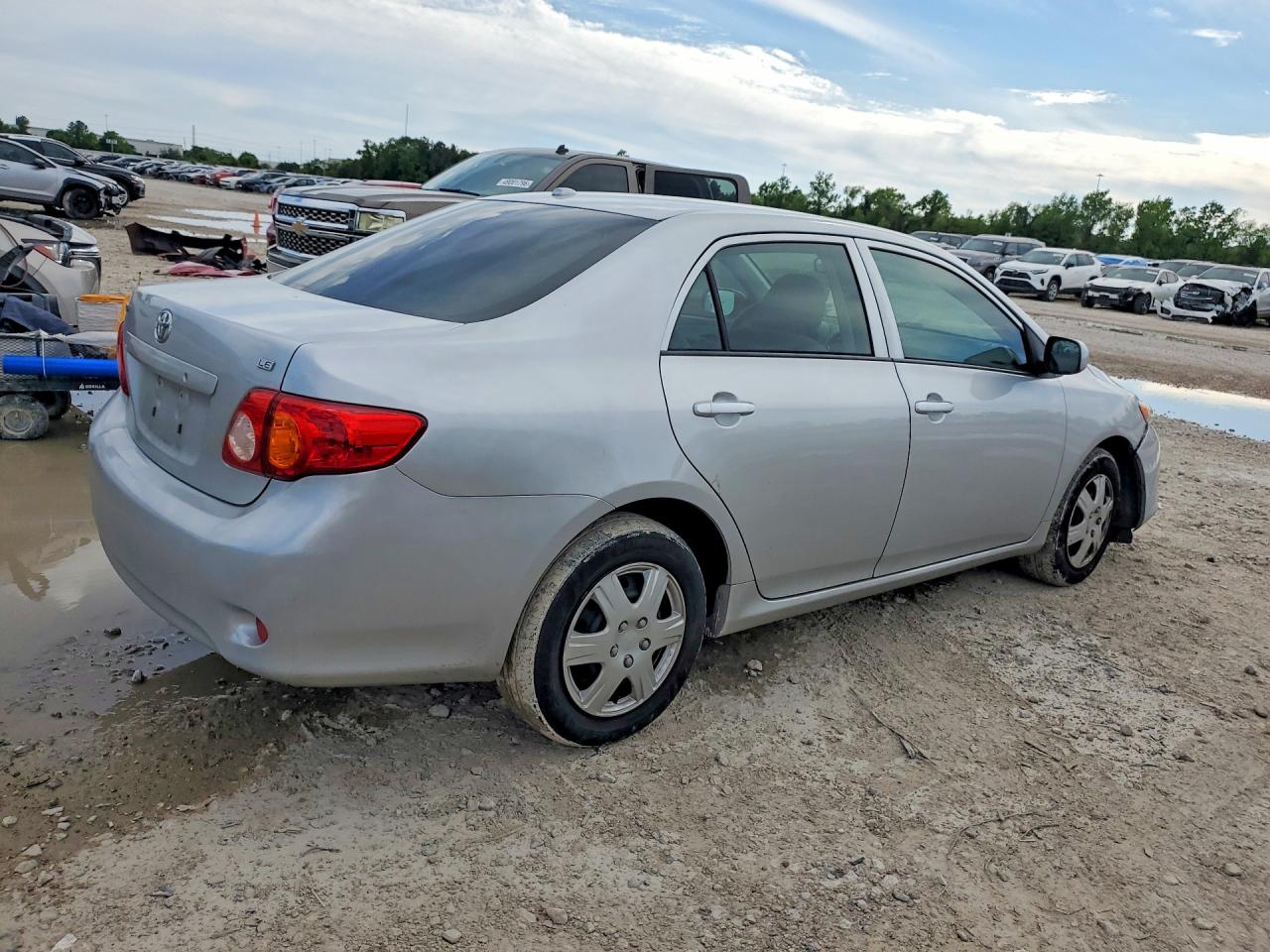 2010 TOYOTA COROLLA LE photo 7