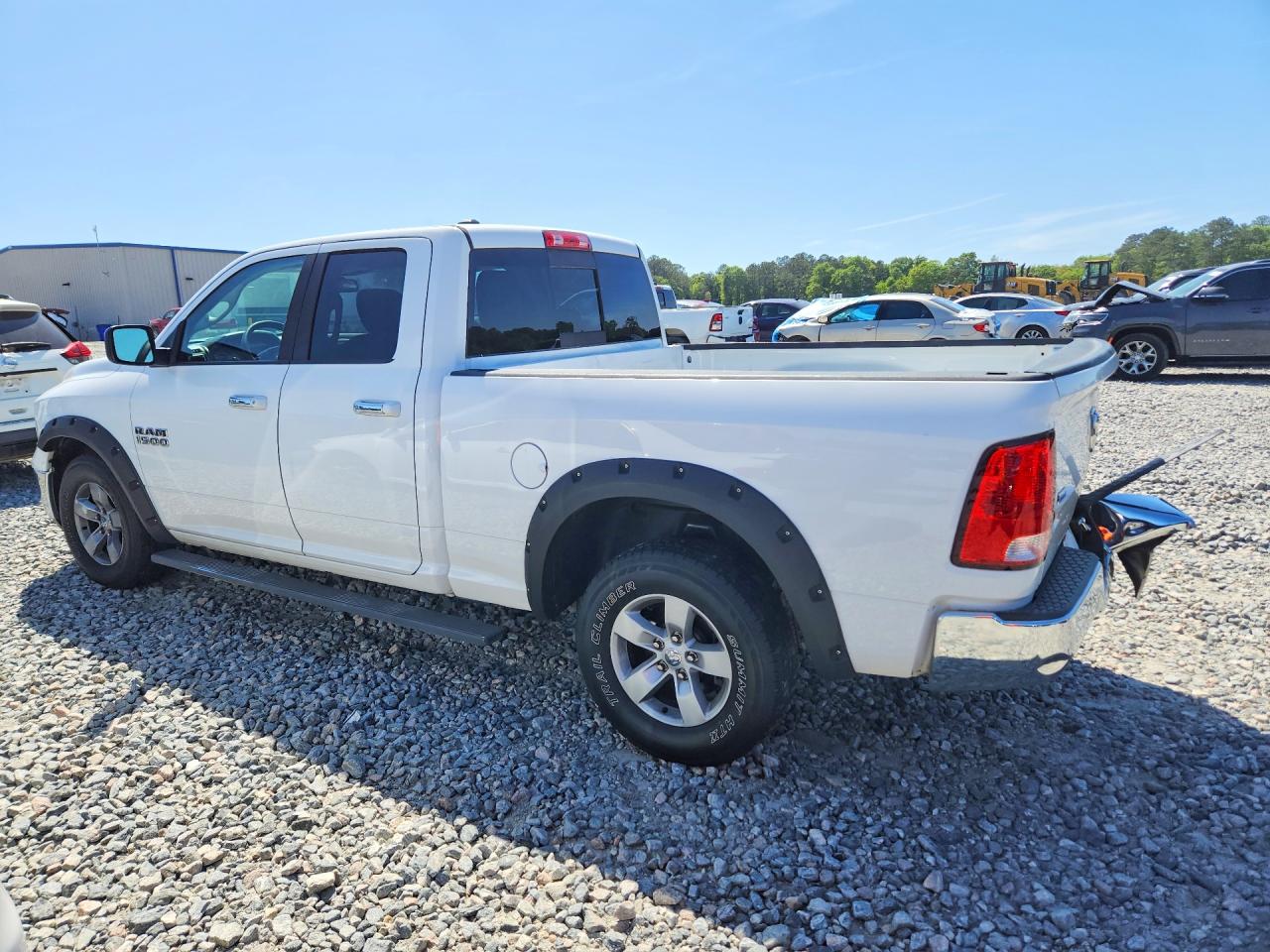 2016 RAM 1500 SLT photo 2