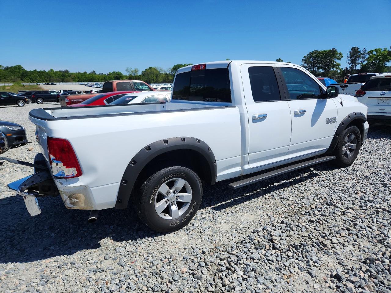 2016 RAM 1500 SLT photo 3