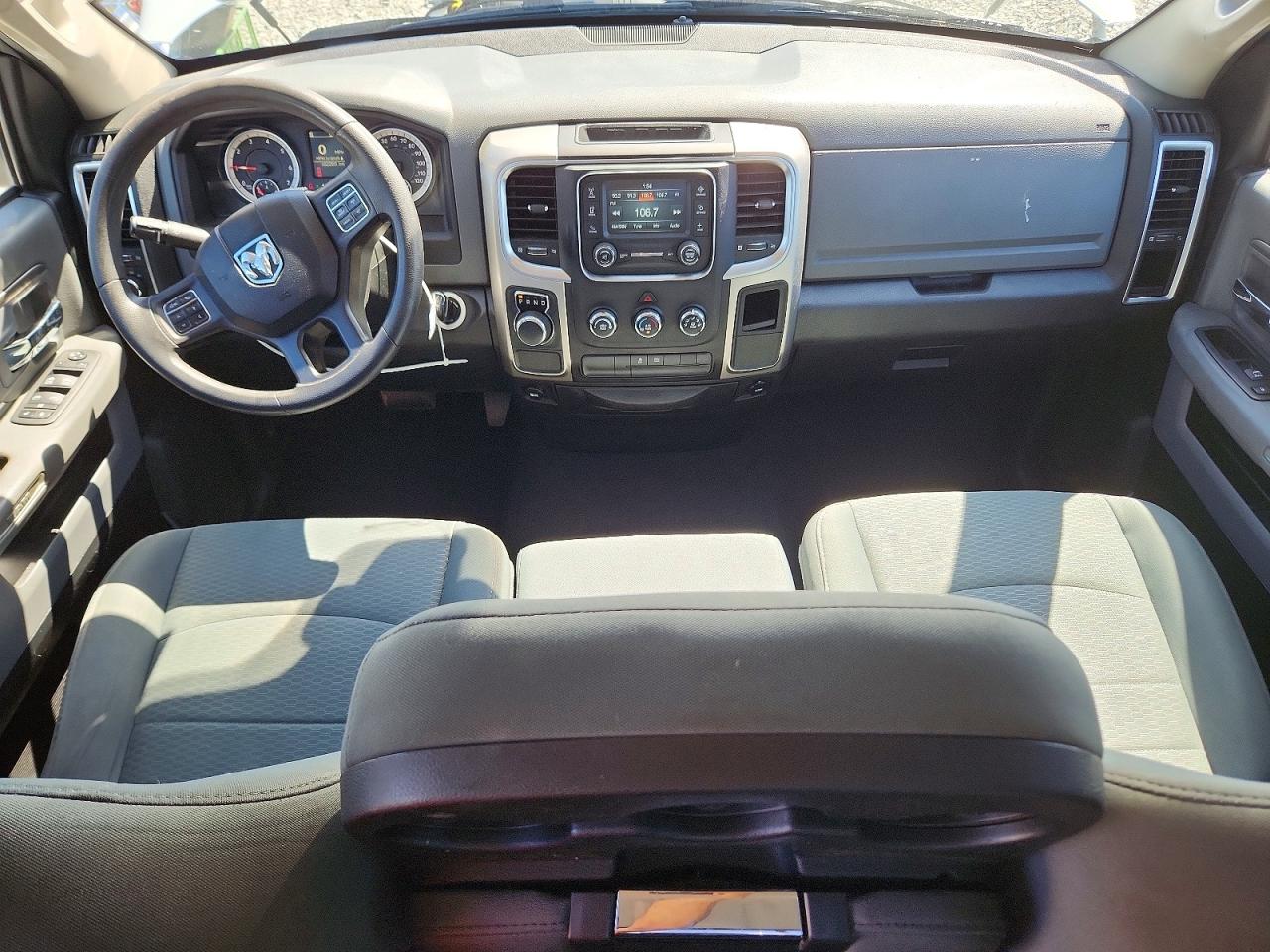 2016 RAM 1500 SLT photo 8