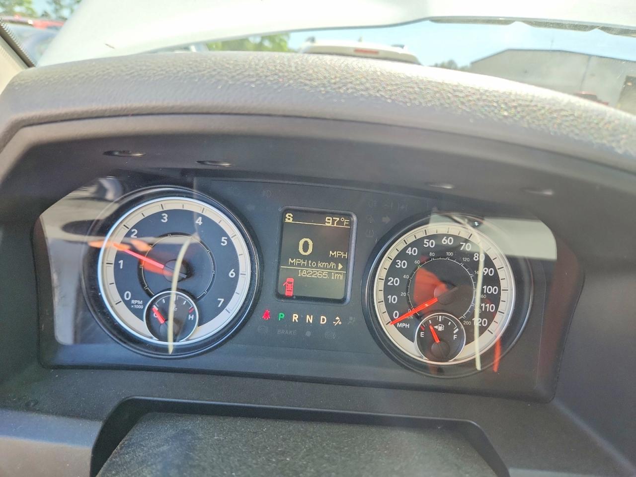 2016 RAM 1500 SLT photo 9
